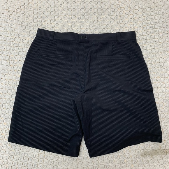 Under Armour Golf Chino Shorts Men Tag 40 Apprx W38 L10 Black Striped Flat Front - Picture 1 of 11